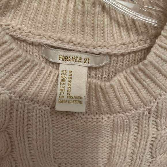 Exposed shoulder knit sweater. - Picture 4 of 5